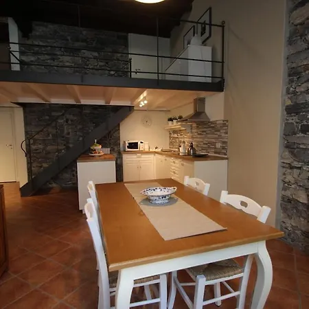 Swallow Roost * Como