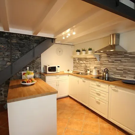 Swallow Roost * Como