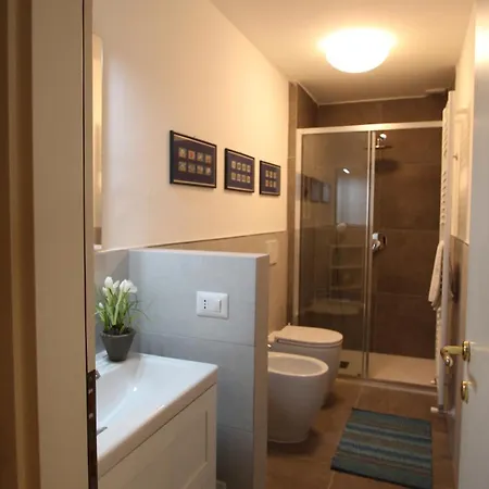 Apartment Swallow Roost - By Myhomeincomo Como