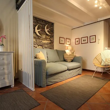 Swallow Roost - By Myhomeincomo